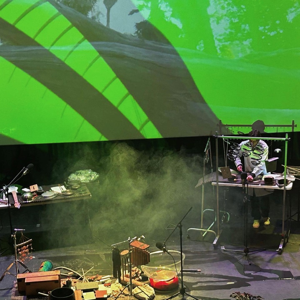 Ressonâncias Climáticas: A Sinfonia das Esferas Percussivas