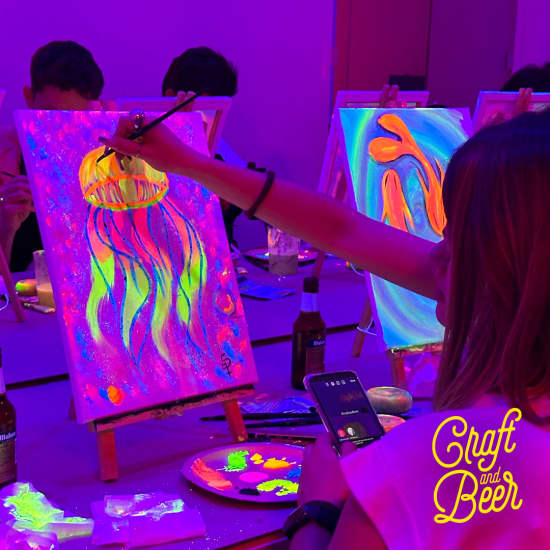 Official cover of the event Craft and Beer: pintura neón en lienzo y barra libre de cerveza en Madrid