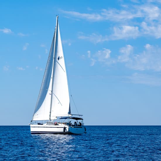 Official cover of the event Paseo privado en velero por la costa de Barcelona con snacks y bebidas