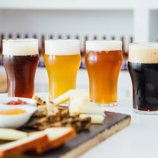 Official cover of the event Cata de Cervezas Artesanas + Degustación de Quesos y Chocolate